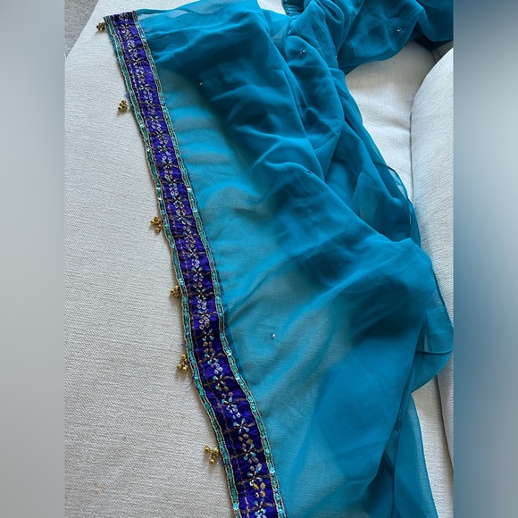Indian Pakistani Blue Bandhani Chunri Lehenga - Picture 8 of 11